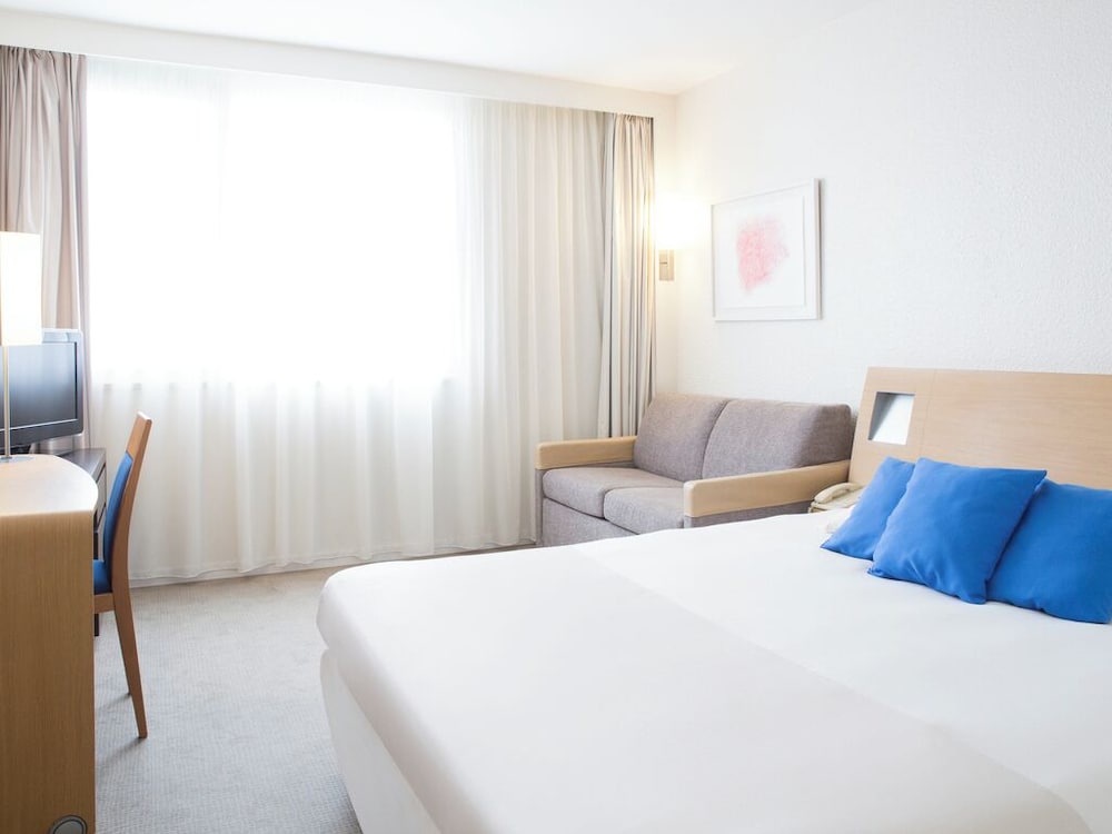 Superior Room, 1 Queen bed and Single divan