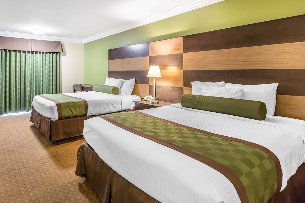 Room, 2 Queen Beds, Accessible, Non Smoking - Photo 1