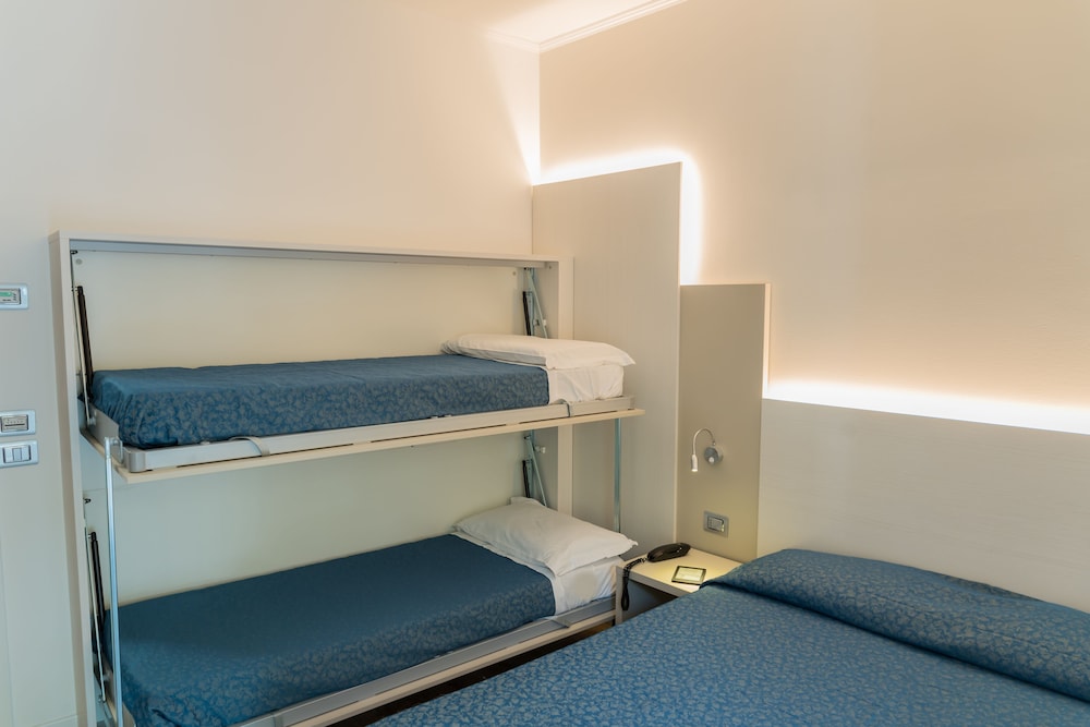 Comfort Room, Multiple Beds