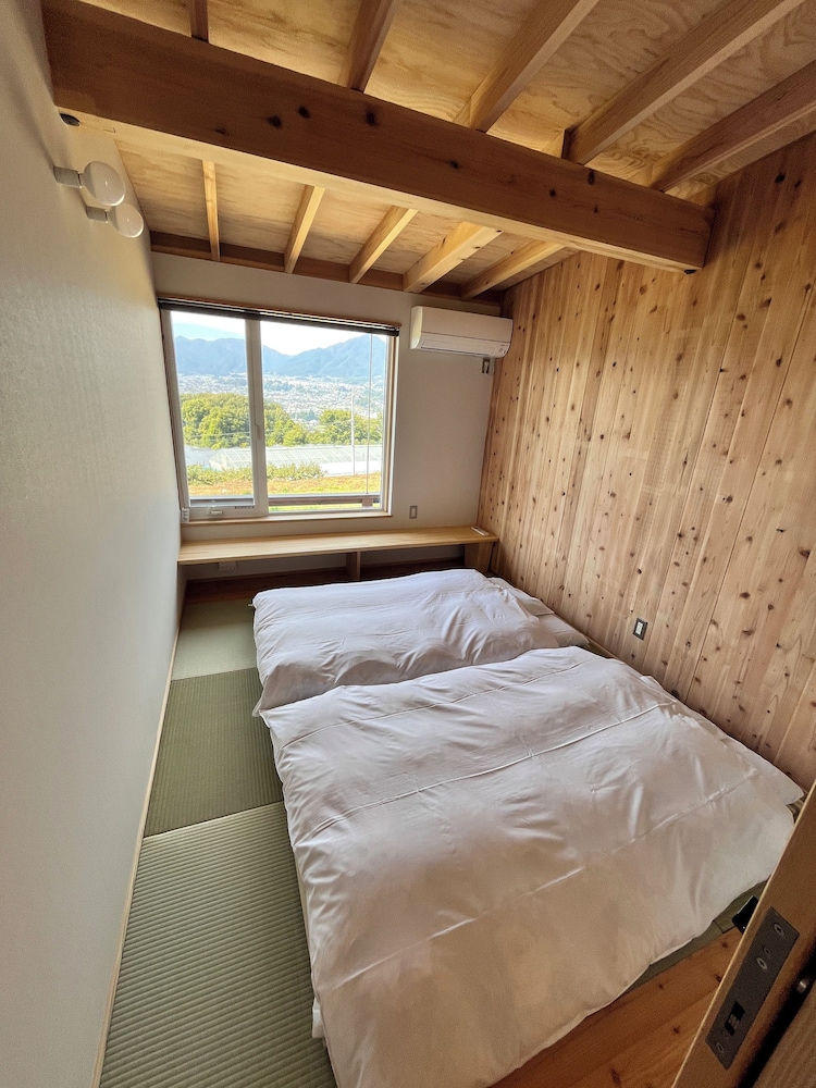 Standard Twin Room, Mountain View photo 3