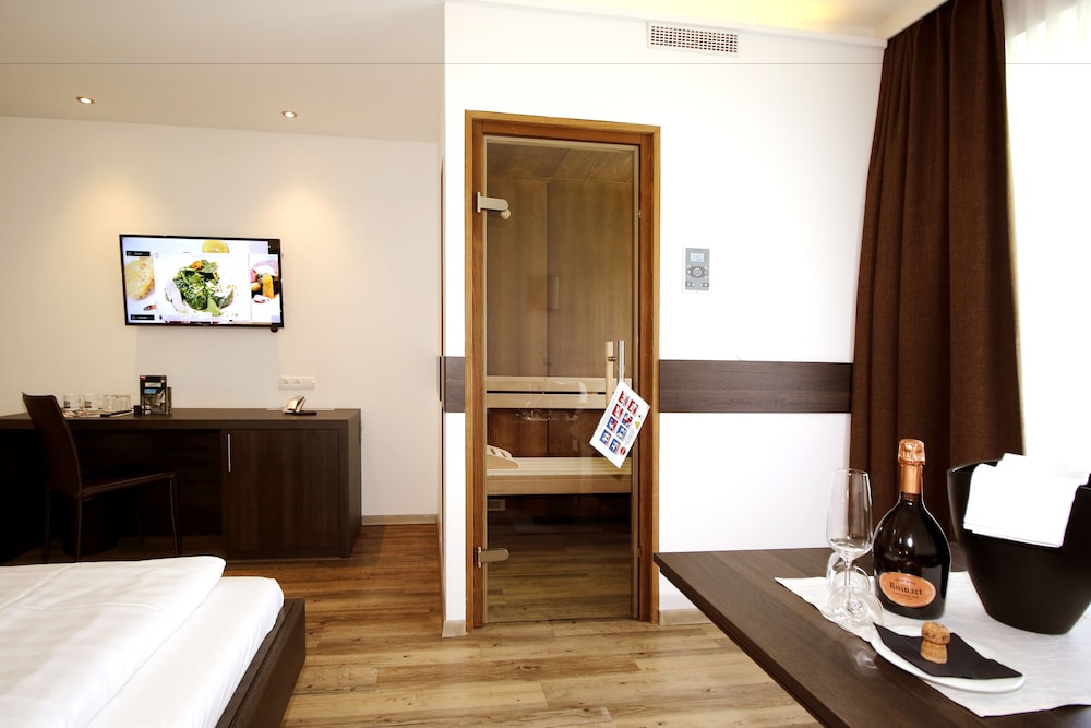 Business Suite, Sauna, Mountain View (Single Use) photo 2