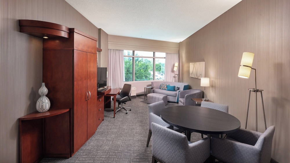 Junior Suite, 1 Bedroom, Courtyard View