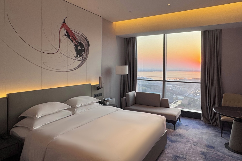 Executive Room, 1 King Bed (Lake Scene)