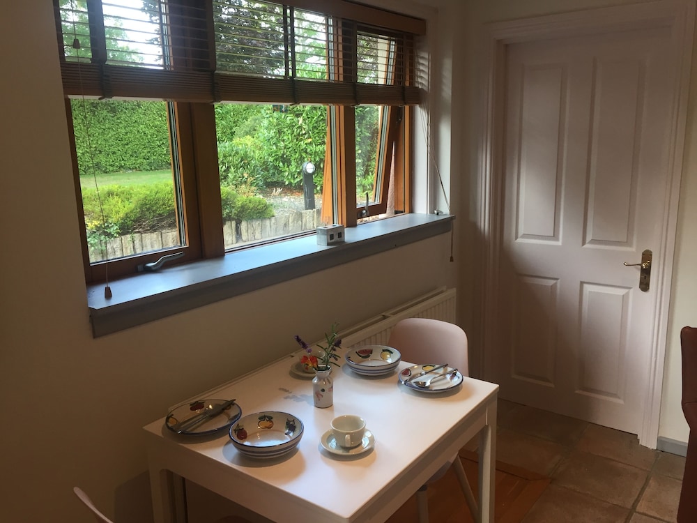 Superior Cottage, 1 King Bed, Non Smoking, Garden Area photo 2