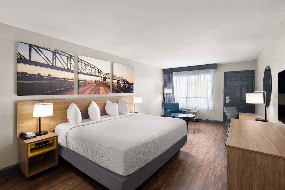 Room, 1 King Bed, Non Smoking - Photo 3