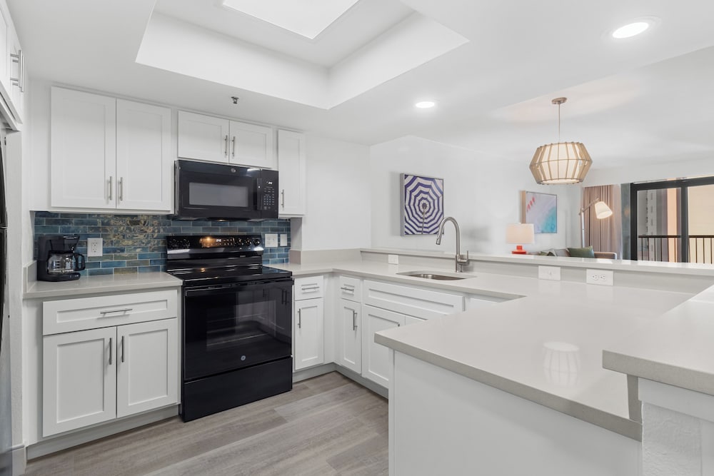 Mariner Ocean View Deluxe Three Bedroom Condo - Photo 12