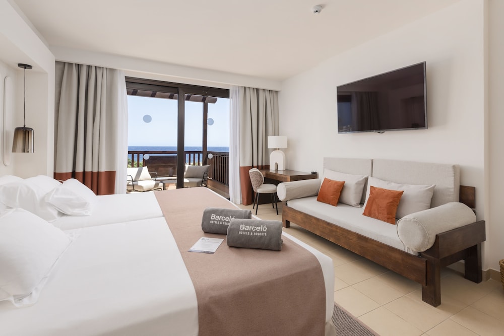 Deluxe Room, Sea View (2 adults + 1 child)