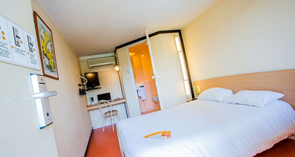 Standard Room, 3 Twin Beds - Photo 1