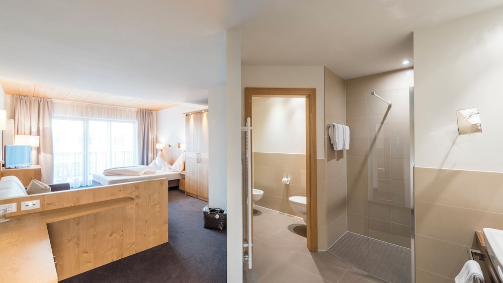 Traditional Suite, Balcony photo 3