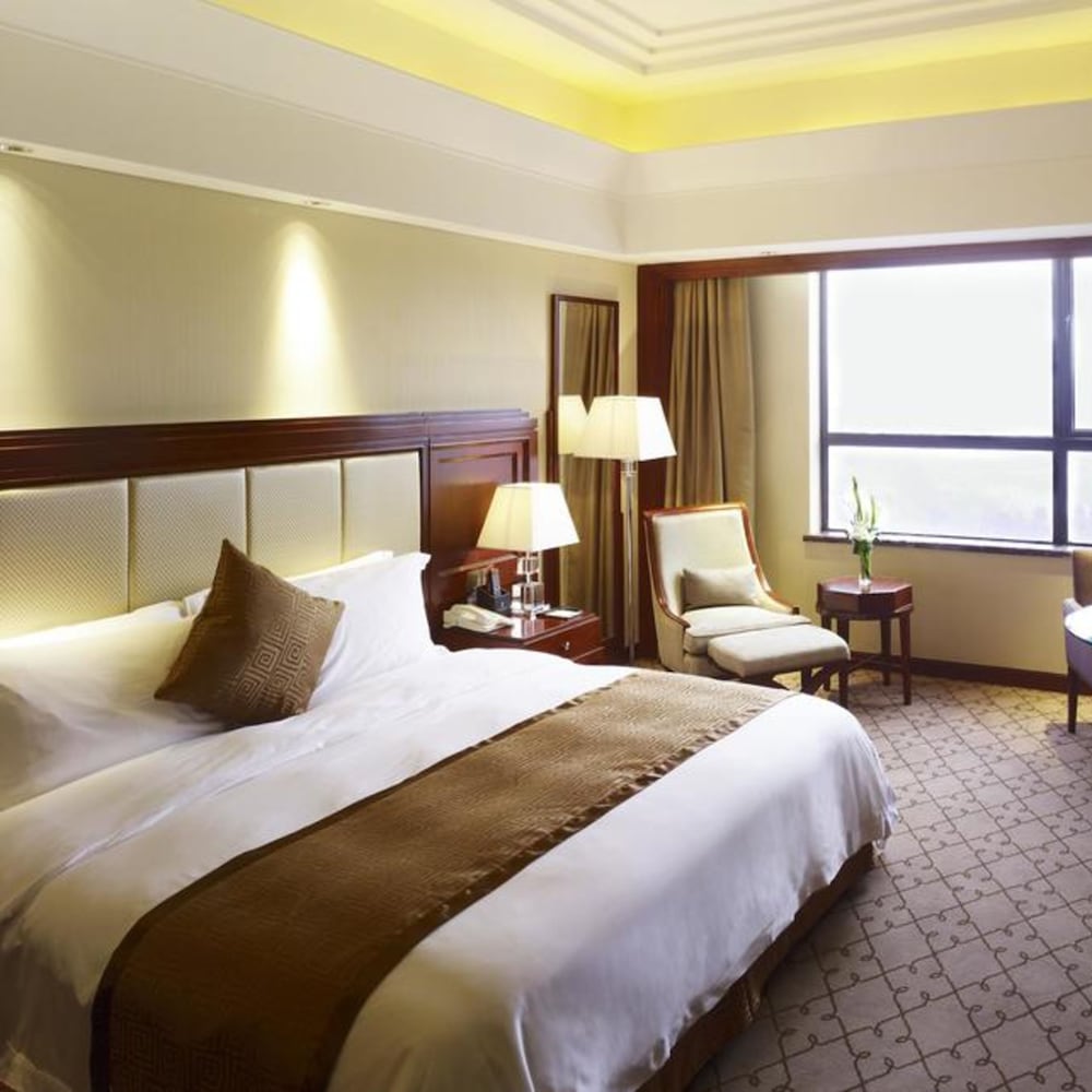 Deluxe King Lake View Room photo 2