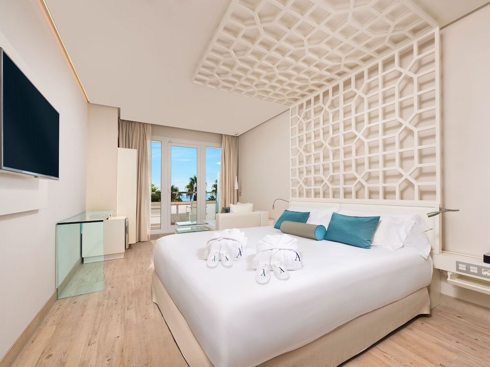 Double Room, Balcony, Partial Sea View (Oh La La) photo 3