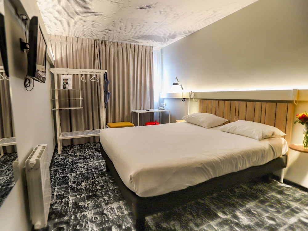 Standard Double Room, 1 Double Bed - Photo 11