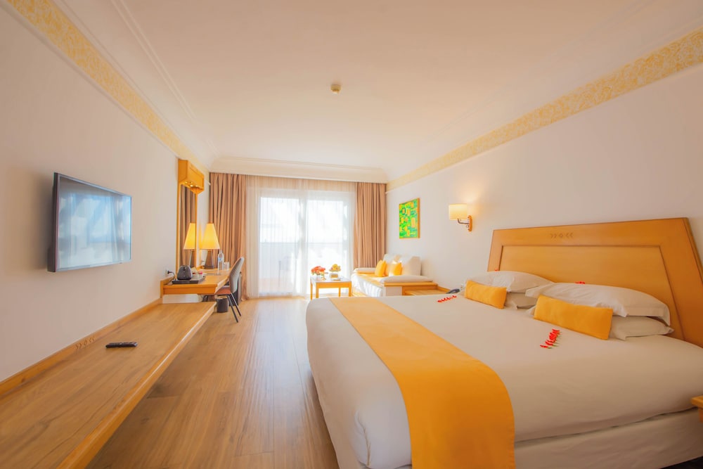 Luxury Twin Room, Pool View - Photo 7