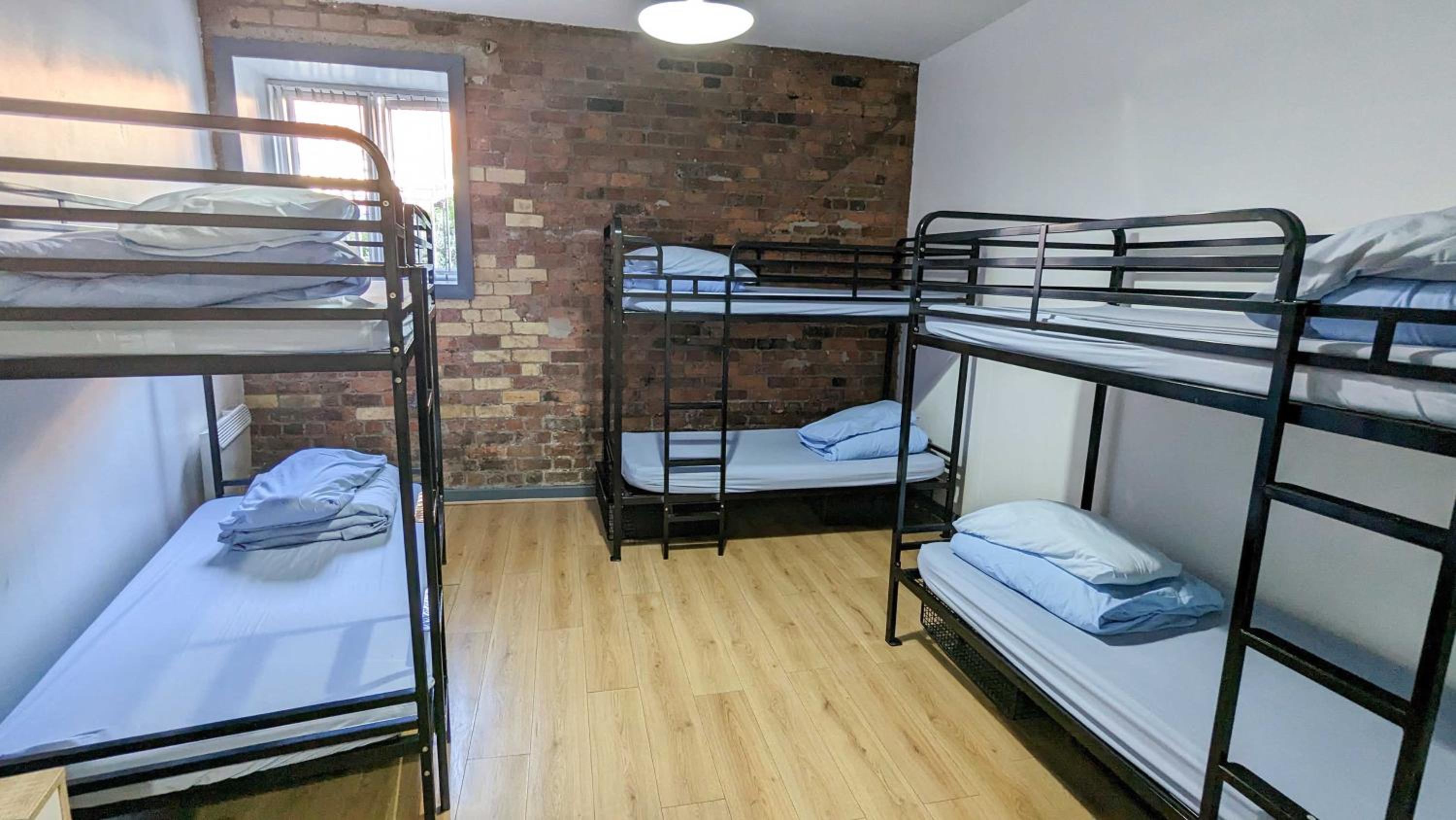 Bed in 6-Bed Mixed Dormitory Room photo 2