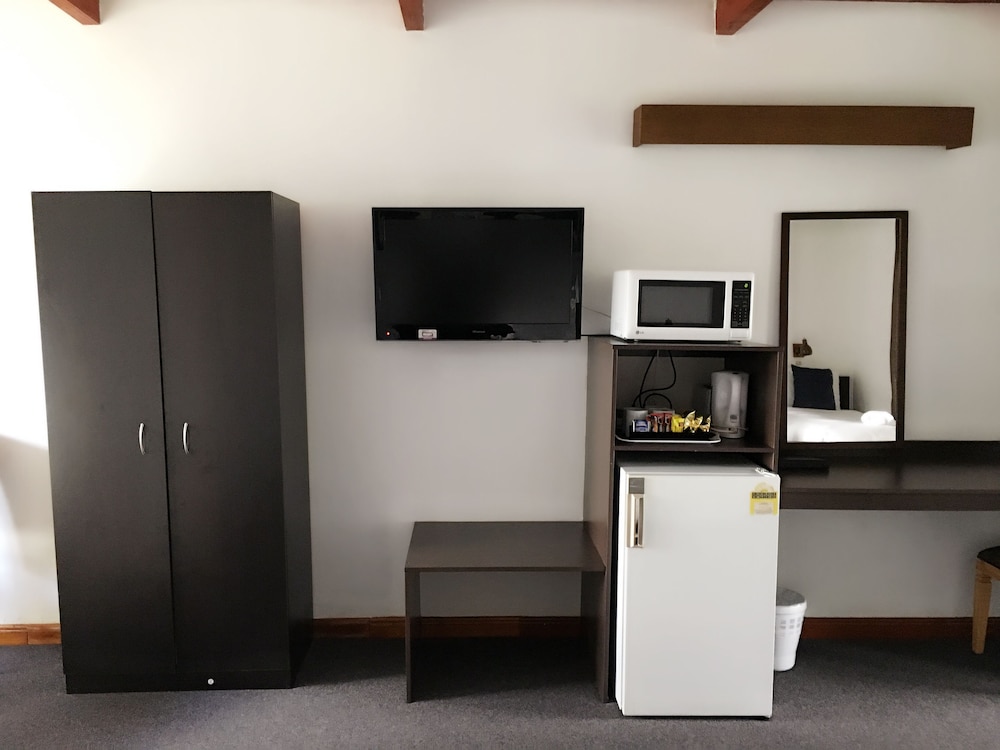 Standard Room, Non Smoking (Twin Share) photo 3