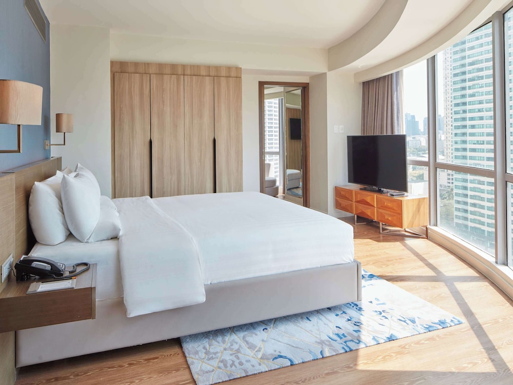 Premier Suite, 1 King Bed - Photo 2