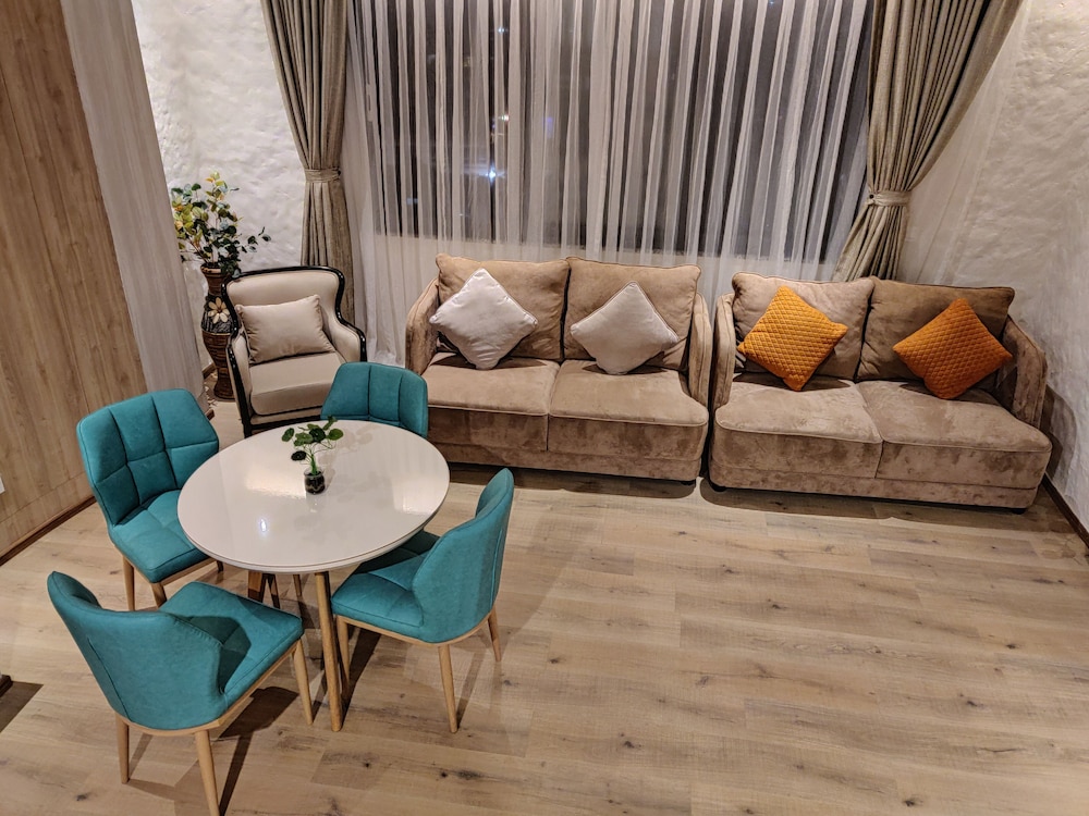 Executive Room - Photo 1