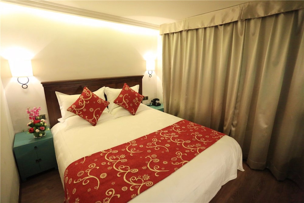 Comfort Queen Room
