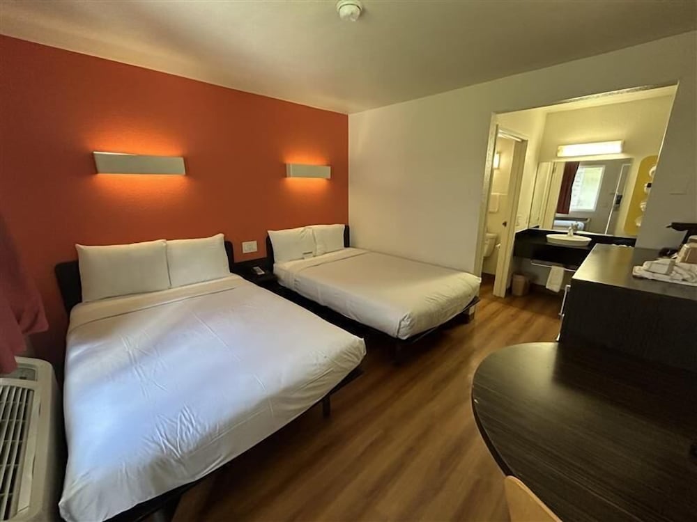 Standard Suite, 2 Double Beds, Non Smoking, Refrigerator & Microwave - Photo 2