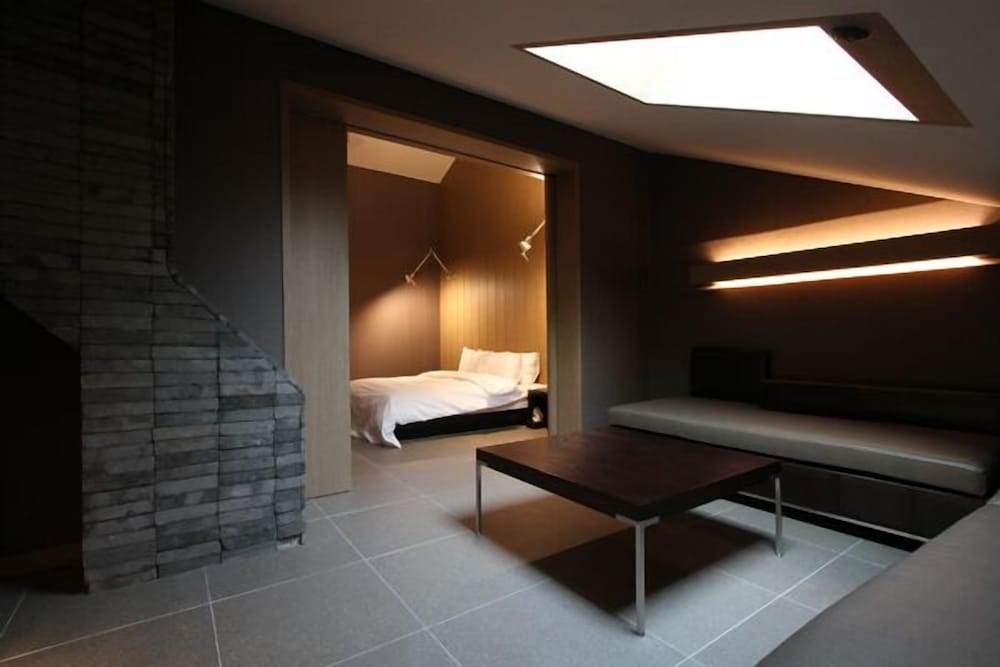 Suite (Check-in 12PM / 4PM on Saturday) photo 3
