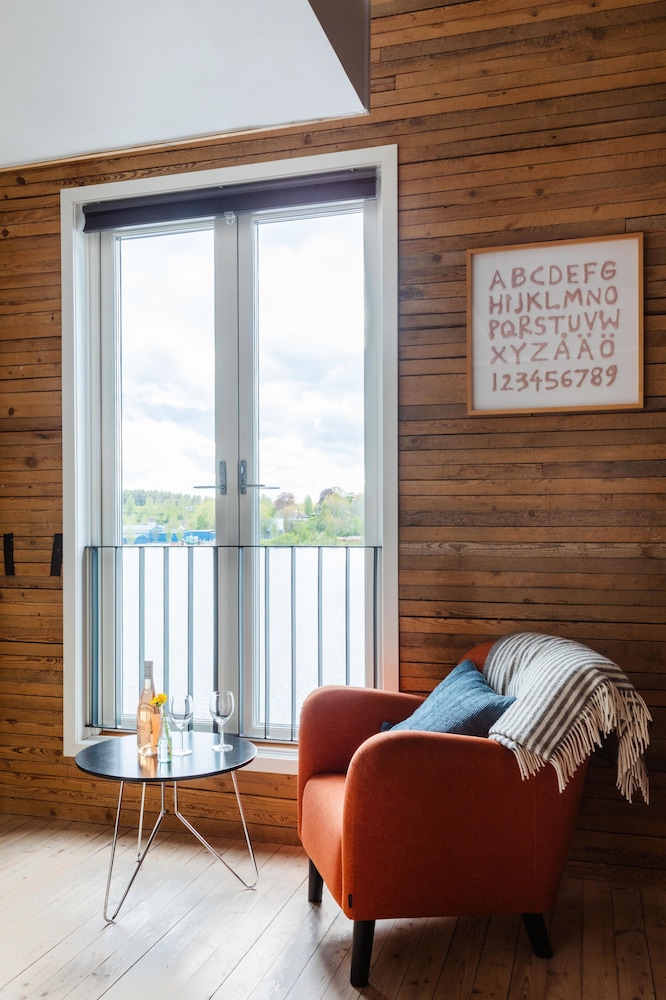Comfort Studio Suite, Multiple Beds, Lake View (Split Level with Stairs)