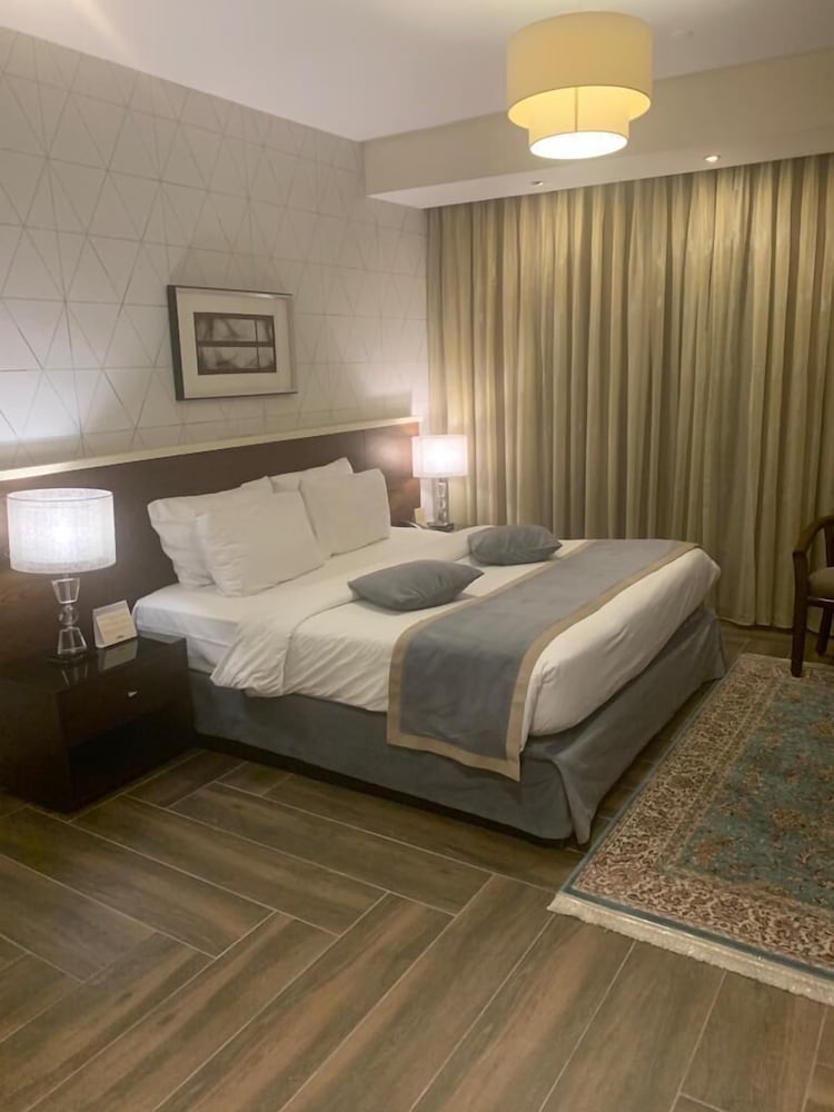 Royal Quadruple Room photo 3