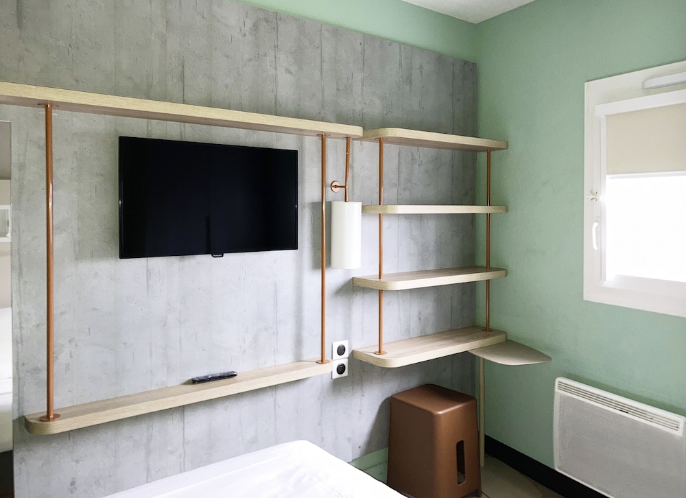 Standard Room, Multiple Beds - Photo 3