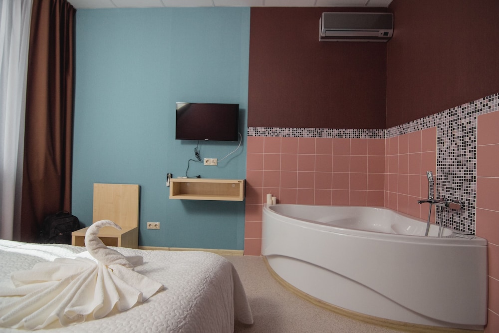 Standard Double Room, Bathtub photo 2