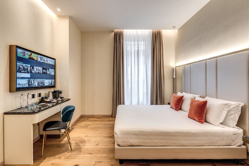 Executive Room thumbnail 6