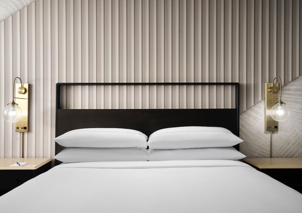 Suite, 1 King Bed (Mini) photo 1