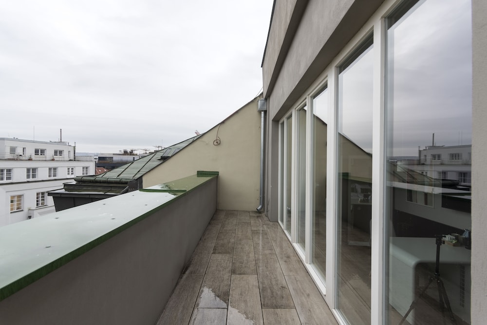 Large Room with Balcony