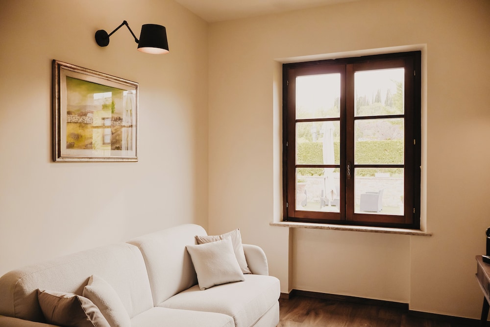 Suite, 1 Bedroom photo 1