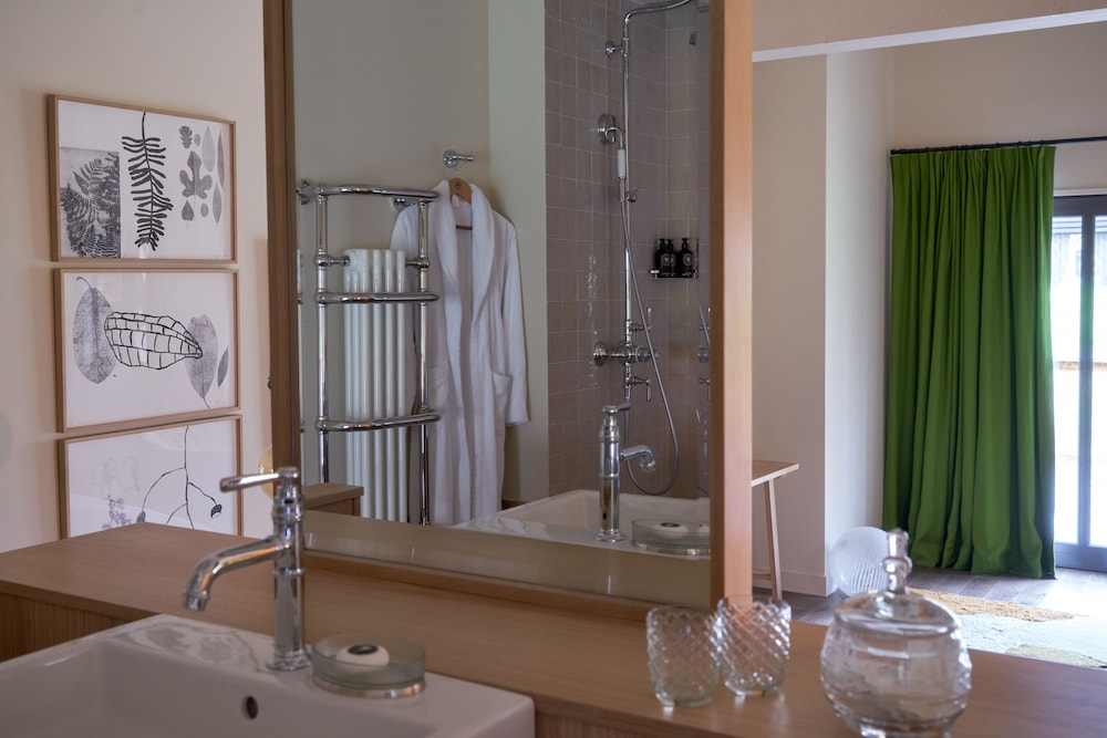 Suite Signature, 1 très grand lit, bain à remous Suite Signature, 1 très grand lit, bain à remous