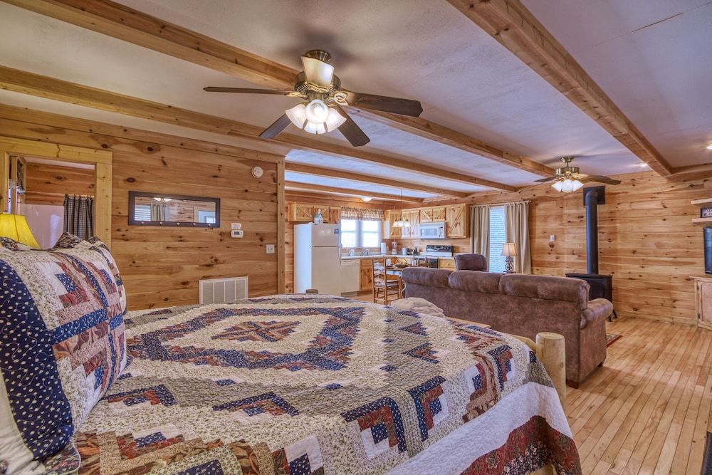 House, 1 King Bed with Sofa bed (Mountain Serene #119)
