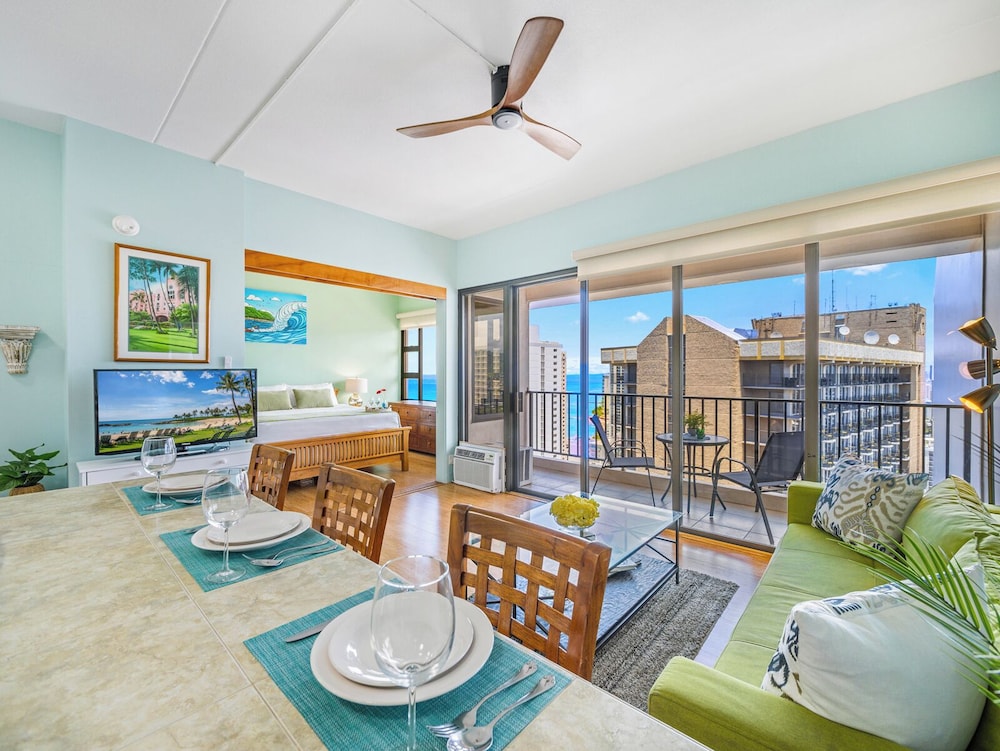 Premium Remodeled Condo with Ocean View and Parking: Premium Condo, 1 Bedroom, Air conditioning, Ocean View (0114) photo