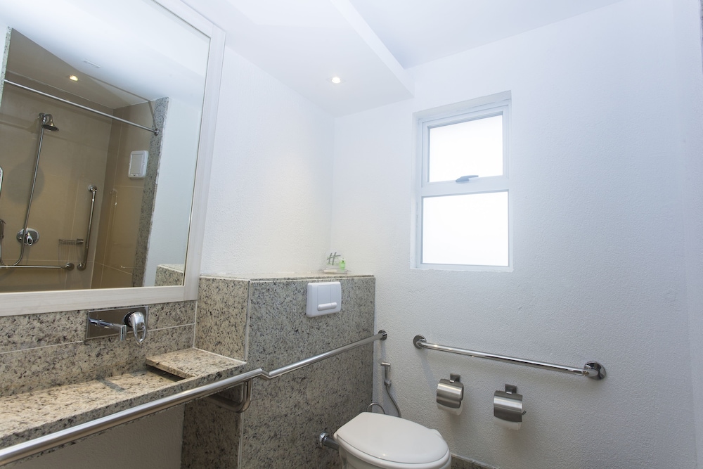 Standard Room, 1 King Bed, Accessible (Sofa) photo 3