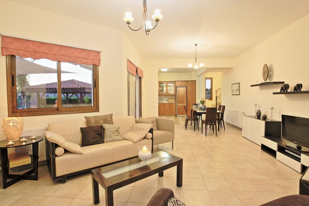 Villa photo 1