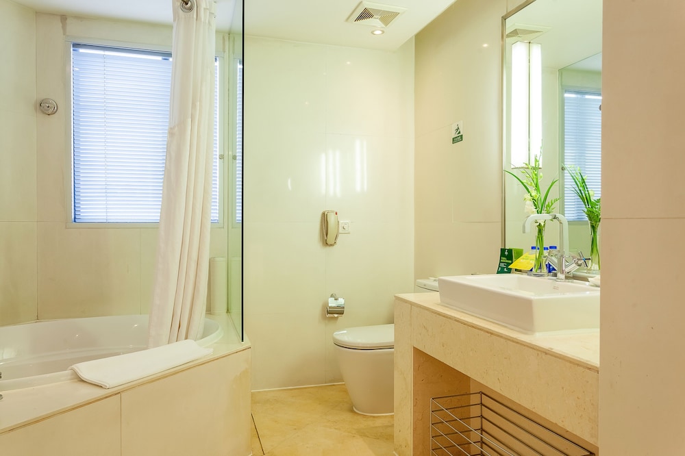 Premium Room, 1 King Bed, Garden View - Photo 14