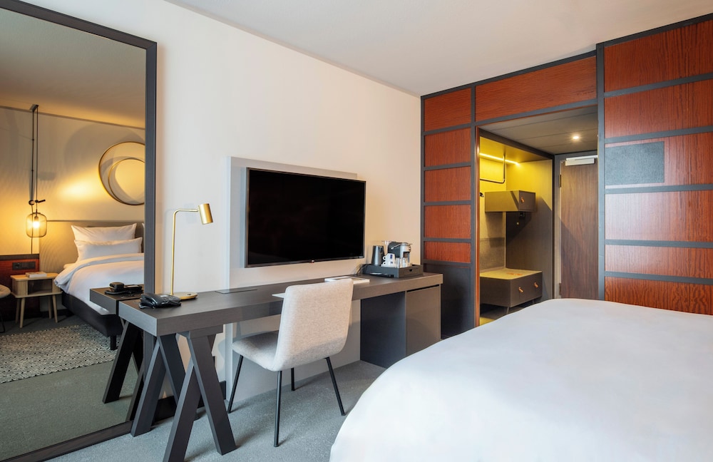 Standard Room thumbnail 5