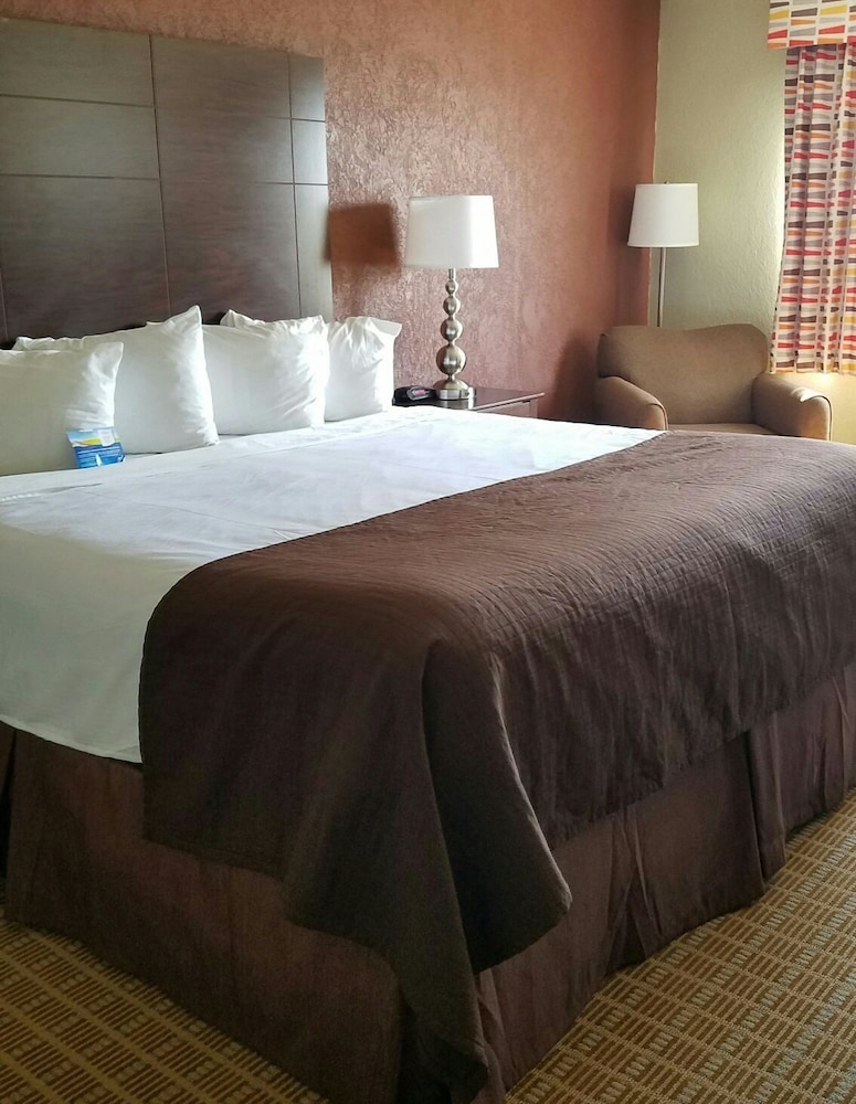Standard Room, 1 King Bed - Photo 2