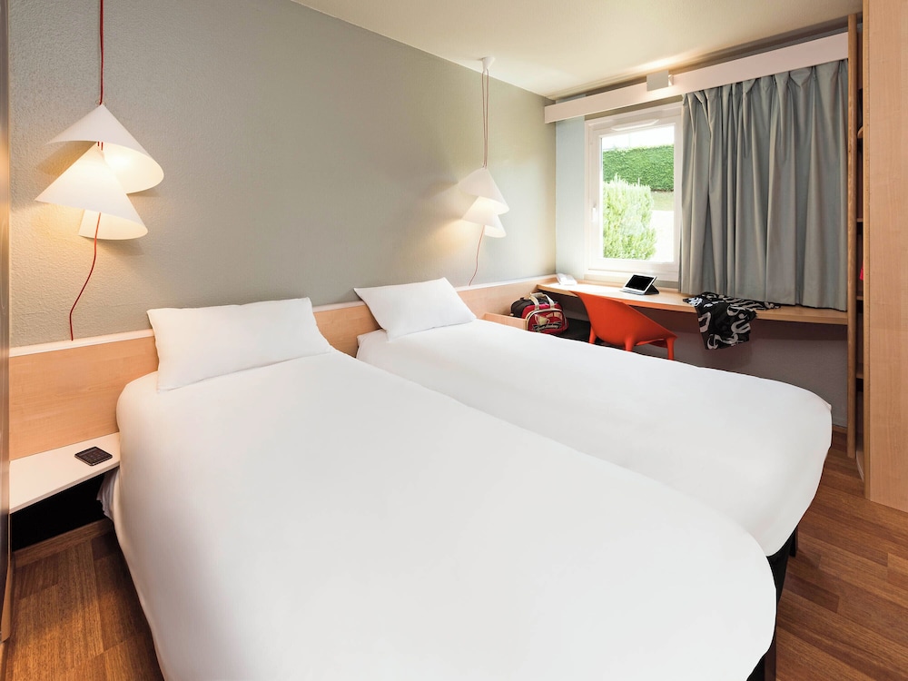 Room, 2 Twin Beds (New Bedding) - Photo 1