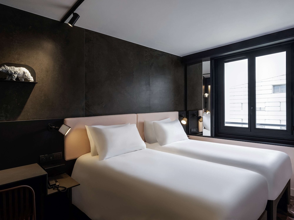 Comfort Room, 2 Twin Beds, Garden View thumbnail 5