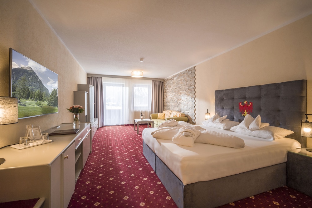 Junior Suite, Balcony, Mountain View