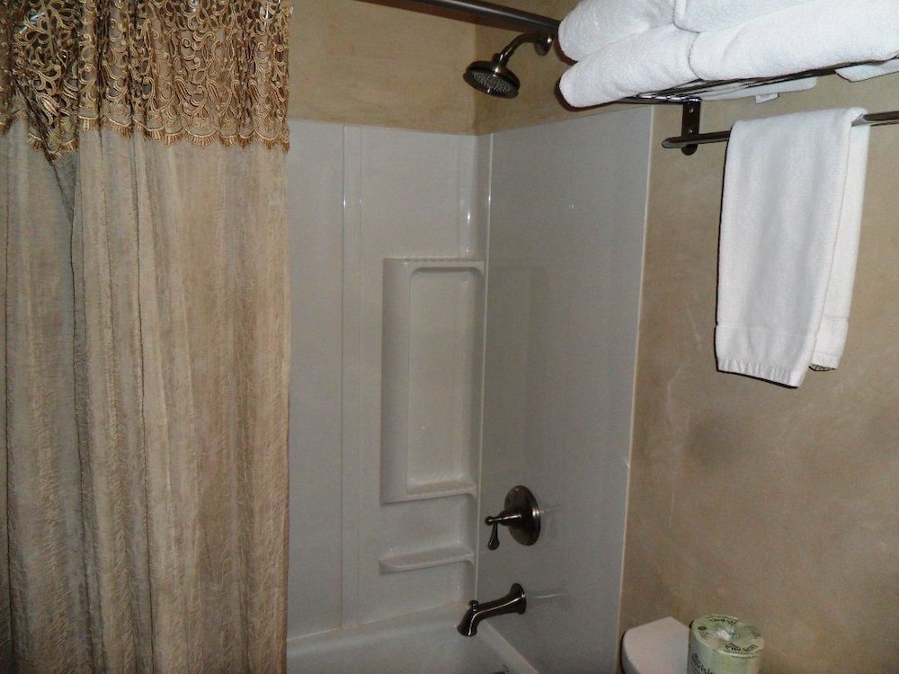 Deluxe Room, 2 Queen Beds photo 3
