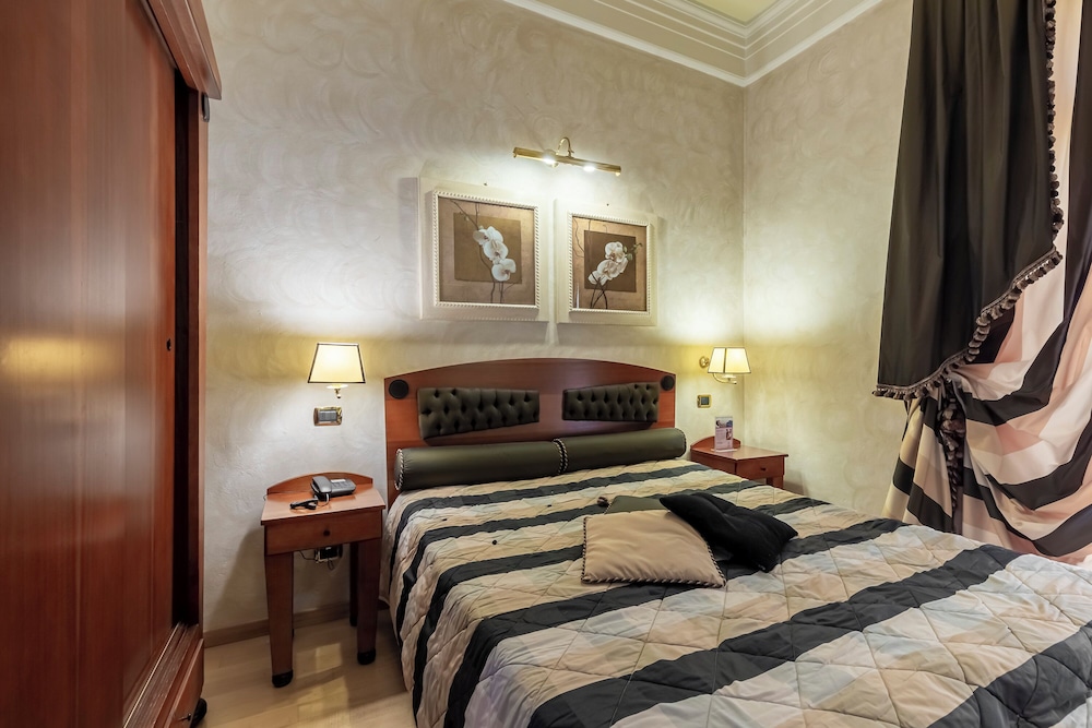 Economy Double Room - Photo 18
