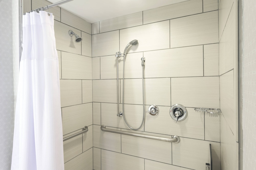 Suite, Multiple Beds (Mobility Accessible, Roll-In Shower) photo 2