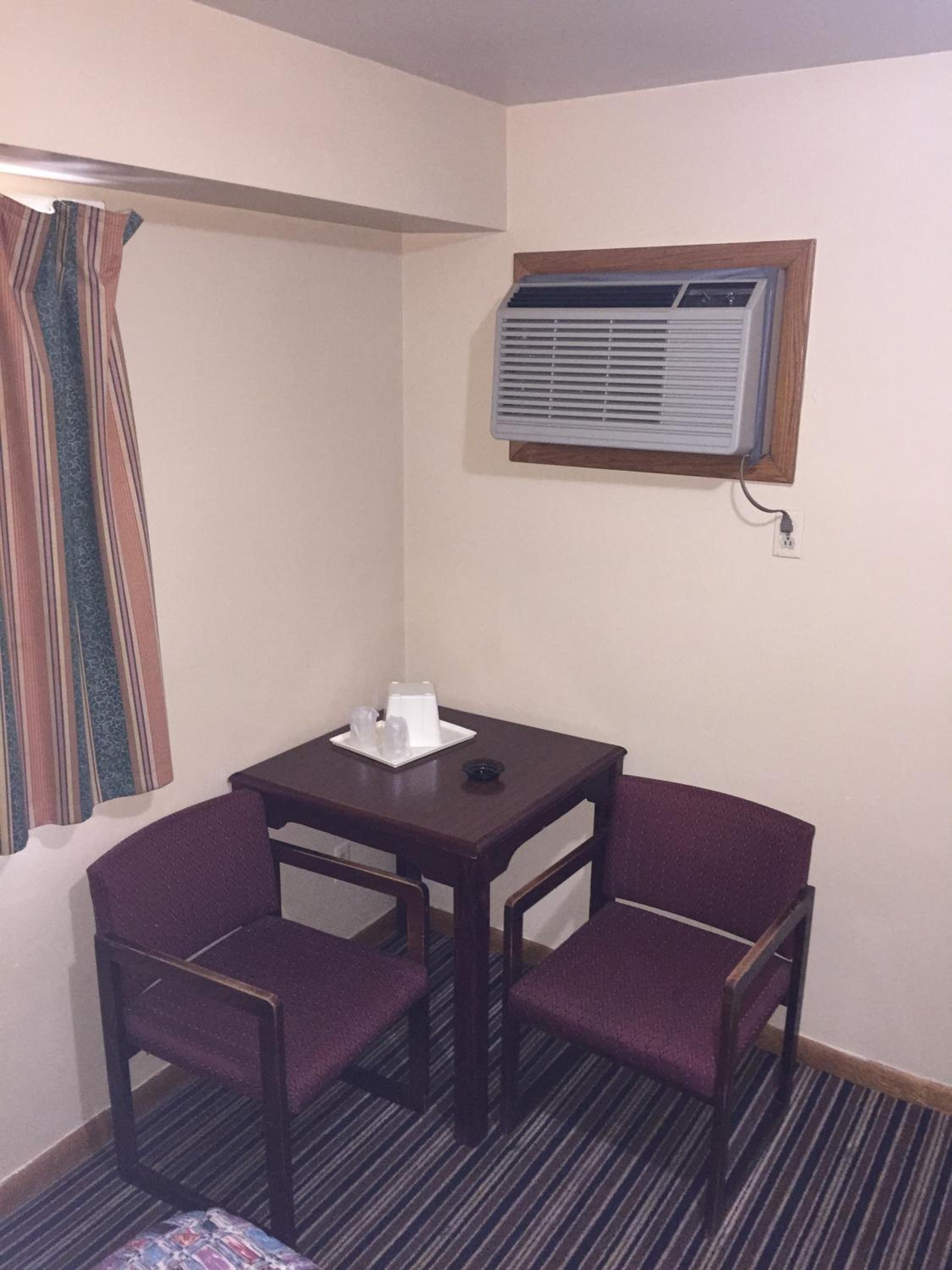 Queen Room photo 1