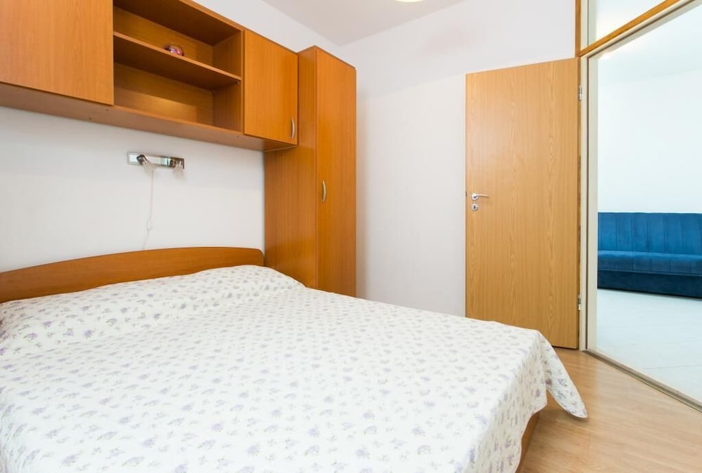Apartment (One Bedroom Apartment 4)