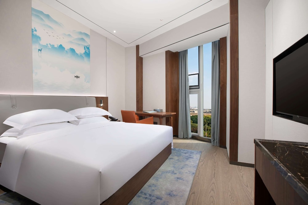 Deluxe Room, 1 King Bed, Non Smoking