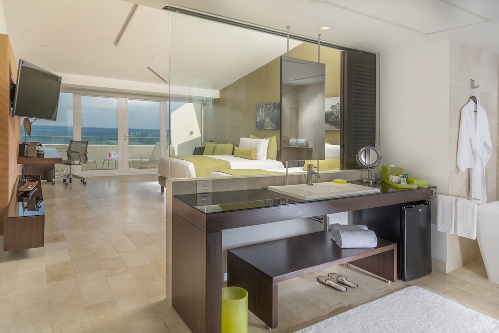 Club Room, 1 King Bed, Terrace, Ocean View